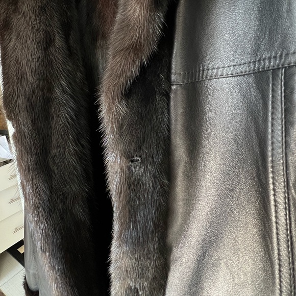 LIKE NEW Real Mink Fur Reversible Black Leather Vest - Picture 9 of 9